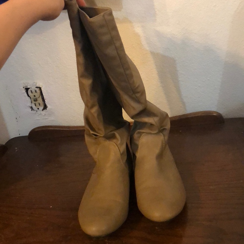 Knee boots
